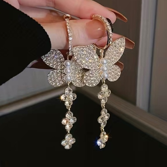 Stunning Gold Rhinestones Butterfly Earrings - Picture 3 of 3
